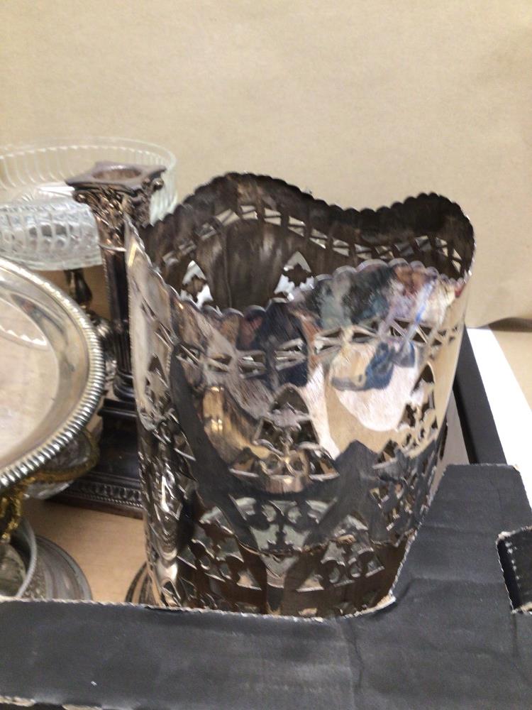 A MIXED COLLECTION OF WHITE METAL / SILVER PLATED AND CLEAR GLASS ITEMS, INCLUDES BOWLS, TRAYS, - Image 2 of 2