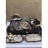 A MIXED COLLECTION OF WHITE METAL / SILVER PLATED AND CLEAR GLASS ITEMS, INCLUDES BOWLS, TRAYS,