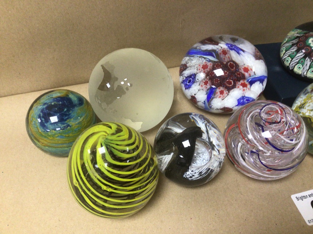 A COLLECTION OF ART GLASS PAPERWEIGHTS, SOME WITH WITH MAKERS MARKS TO BASE, INCLUDES CROLINO, - Image 2 of 5