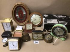 A COLLECTION OF MIXED VINTAGE CLOCKS INCLUDES A SMITHS BAKELITE ELECTRIC CLOCK, A SMITH THOMAS