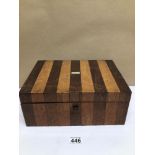 A VICTORIAN ROSEWOOD AND SATINWOOD VENEERED RECTANGULAR WORK/SEWING BOX WITH INTERIOR TRAY, 30CM