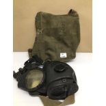 A 1950S US ARMY M17 FIELD PROTECTIVE GAS MASK WITH M9A1 CANVAS CARRY CASE (VIETNAM ERA)