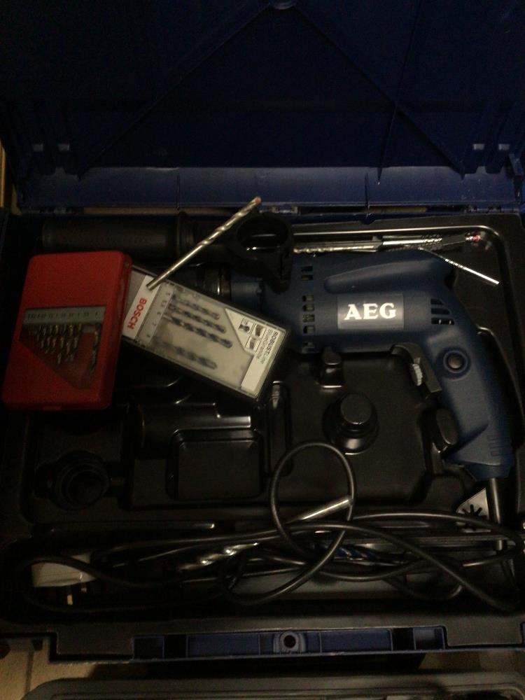 A QUANTITY OF TOOLS ALL CASED, CLARKE DRILL, TAP AND DIE SET, POWERCRAFT DRILL SET AND AEG POWER - Image 4 of 8