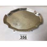 LATE VICTORIAN HALLMARKED SILVER TEAPOT STAND ON SCROLL FEET, 18CM LONDON 1901, 131G