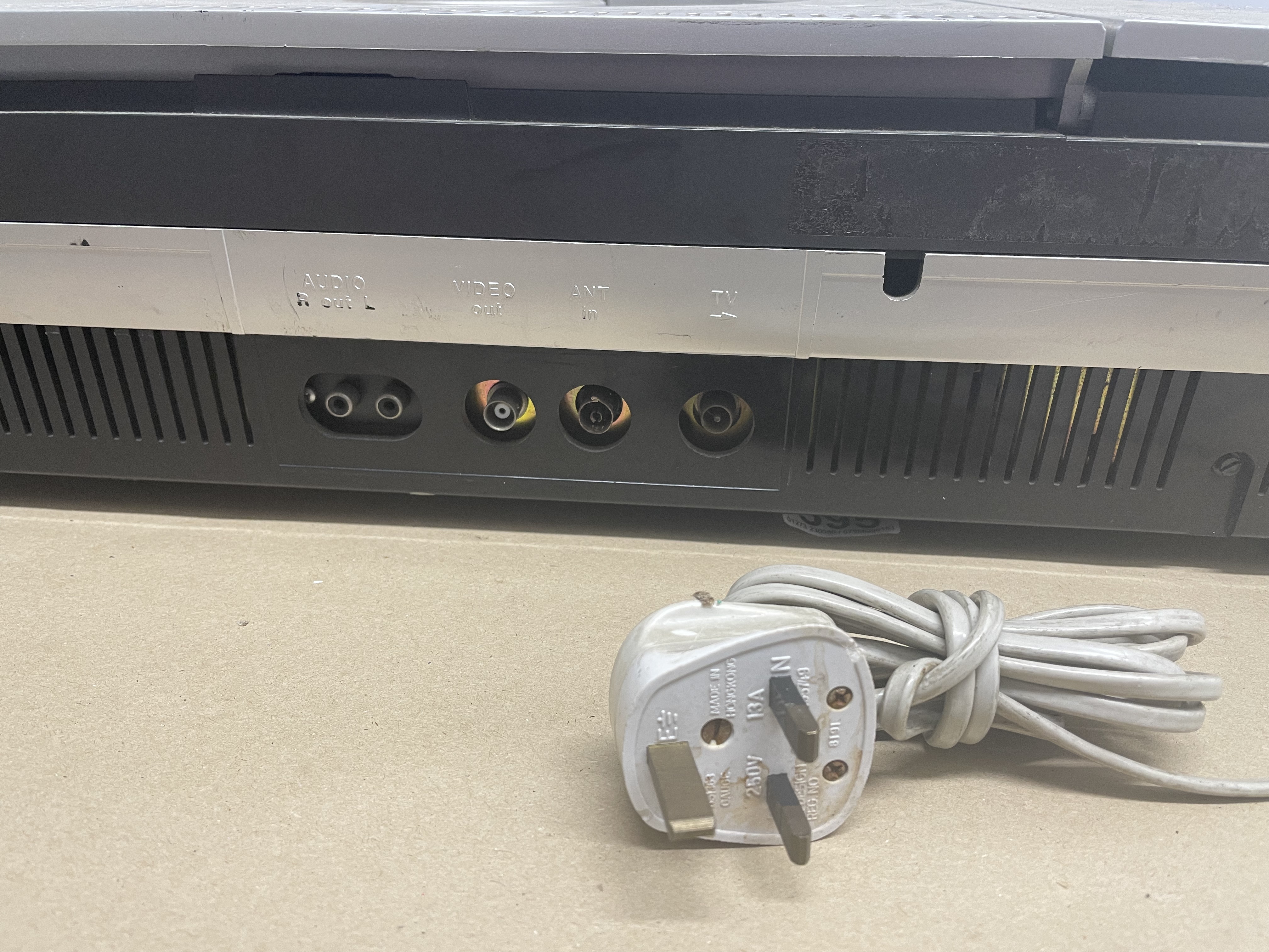 PHILIPS VLP700 LASER PLAYER WITH DISCS - Image 3 of 5