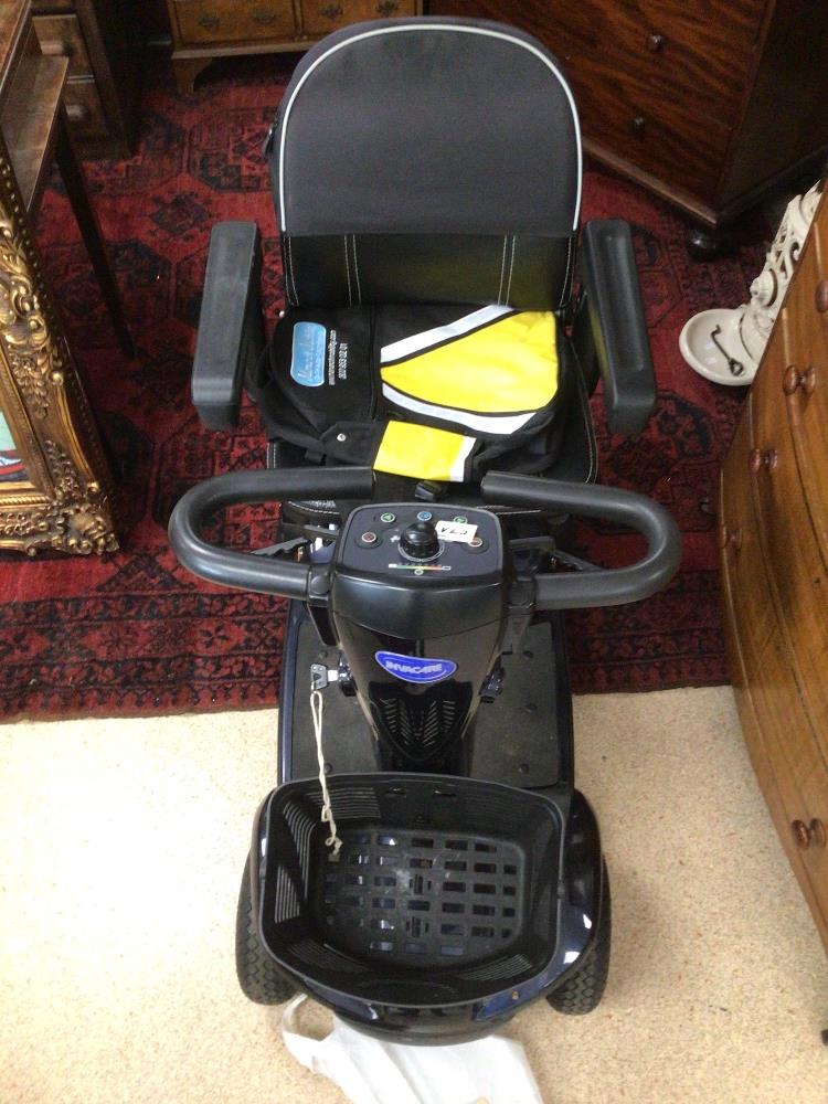 AN INVACARE LEO MOBILITY SCOOTER IN WORKING ORDER - Image 7 of 12