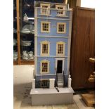 A GEORGIAN STYLE LARGE DOLLS HOUSE WITH INTERIOR LIGHTING, 117CM