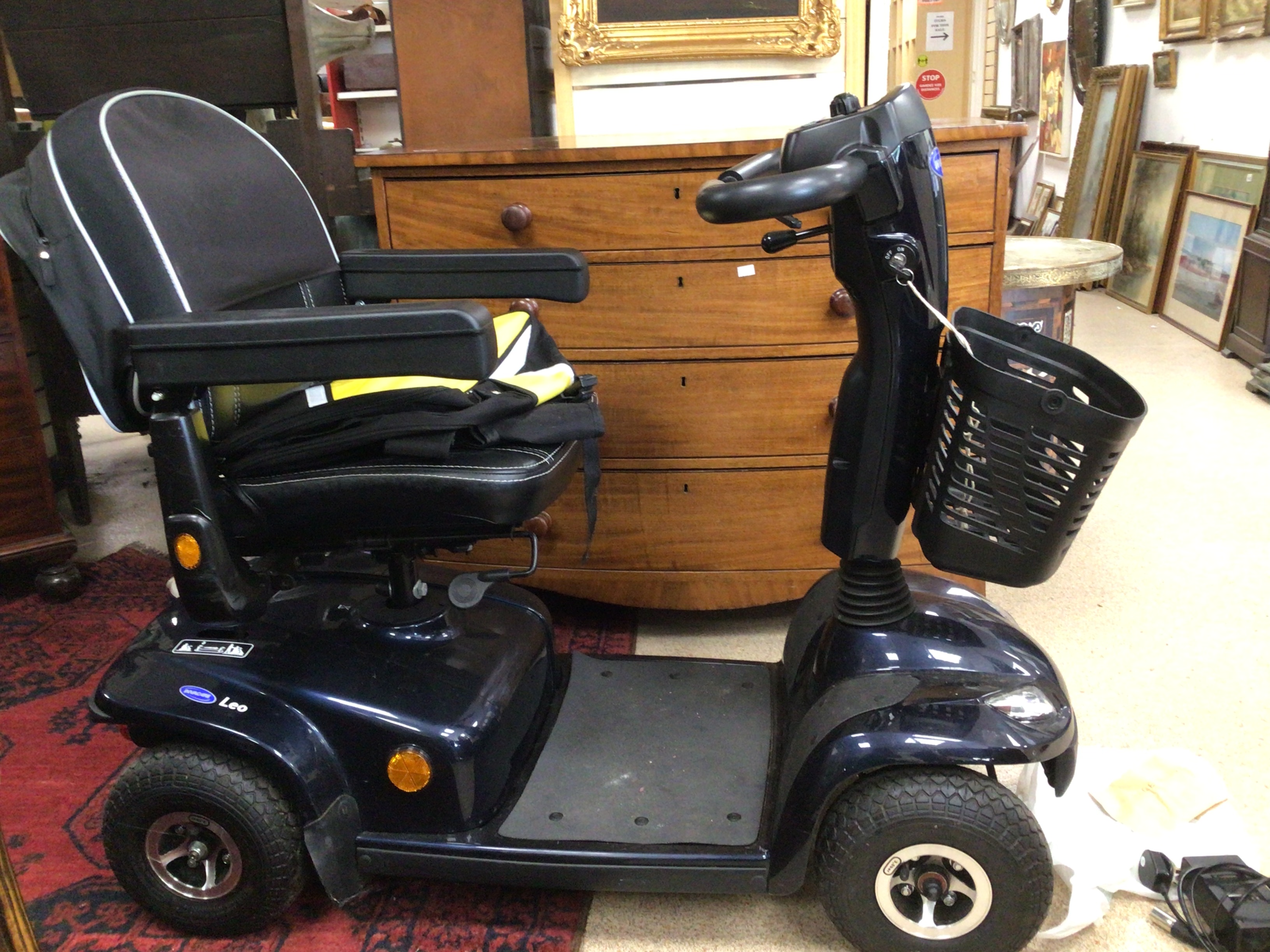 AN INVACARE LEO MOBILITY SCOOTER IN WORKING ORDER