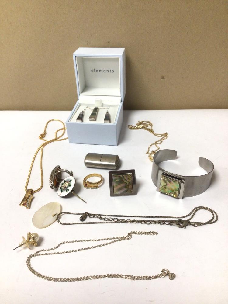 MIXED SILVER AND VINTAGE COSTUME JEWELLERY