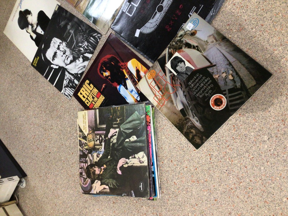 A QUANTITY OF ALBUMS/VINYL, PINK FLOYD, JEFF BECK, THE CULT, CLIMAX BLUES BAND, CREAM, VELVET - Image 4 of 4