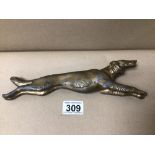 A METAL STATUE OF AN ART DECO GREYHOUND, 26CM