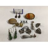MIXED JEWELLERY ITEMS, SILVER, JADE AND MORE