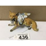 COLD PAINTED MODEL OF A FOX WITH A DUCK, 6CM HIGH