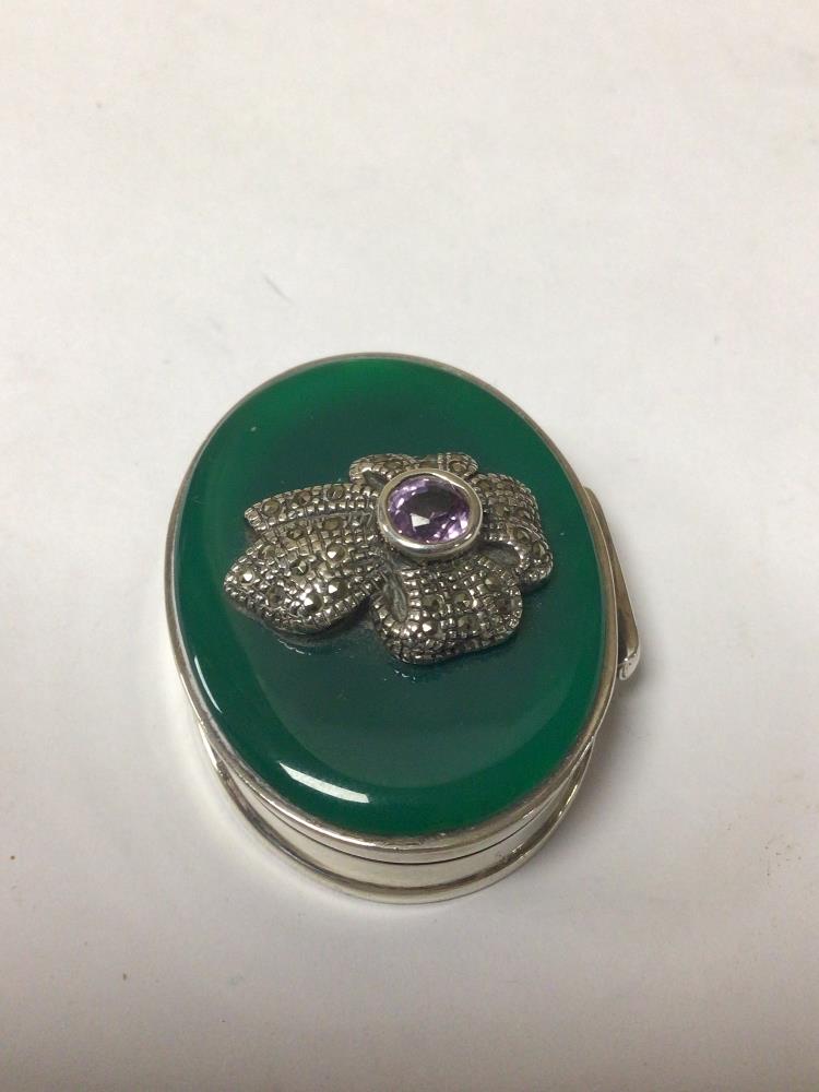HALLMARKED CIRCULAR PATCH BOX ON CHAIN & 925 SILVER OVAL PILL BOX - Image 2 of 5