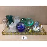 A COLLECTION OF ART AND CUT GLASS ITEMS INCLUDING SIX PAPERWEIGHTS, A HALLMARKED SILVER TOP SUGAR