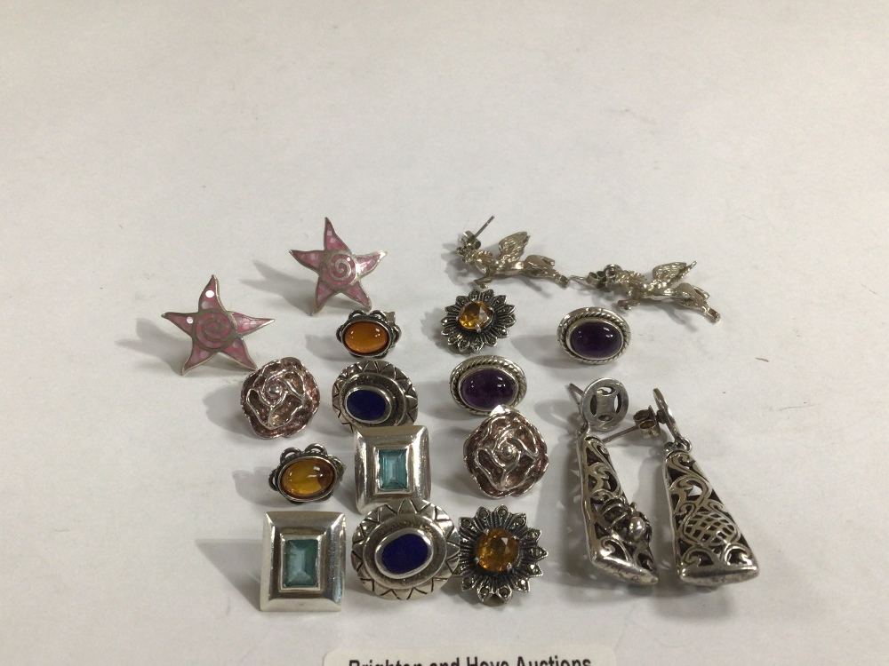A QUANTITY OF VINTAGE PAIRS OF SILVER 925 EARRINGS - Image 2 of 2