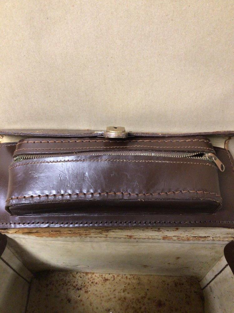 A VINTAGE LEATHER HOMA CAMERA CASE - Image 4 of 4