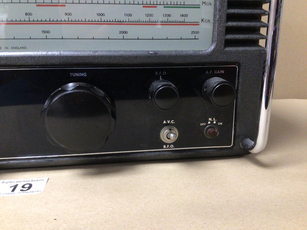 A 1950'S RADIO/RECEIVER BY EDDYSTONE MODEL 840A IN BLACK METAL CASING - Image 3 of 7