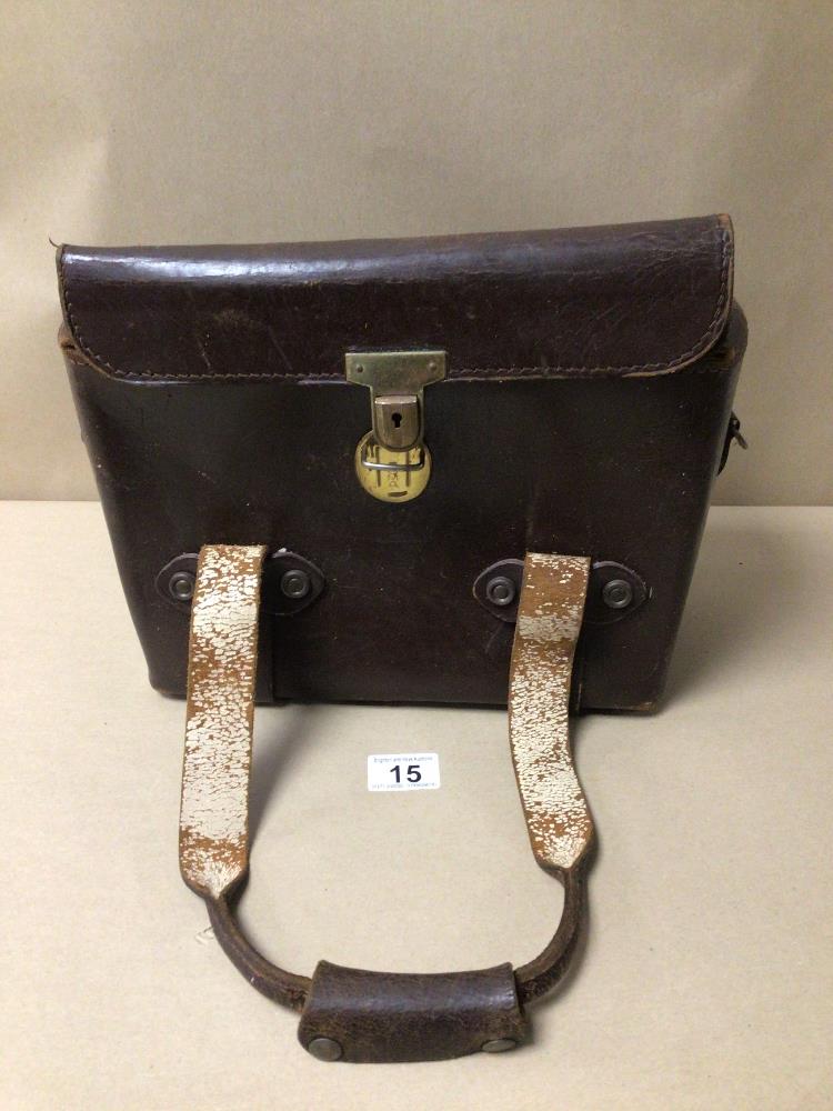 A VINTAGE LEATHER HOMA CAMERA CASE - Image 2 of 4