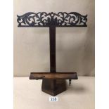 A 19TH CENTURY ROSEWOOD ADJUSTABLE MUSIC/BOOK STAND WITH DETAILED FRETWORK, 37CM