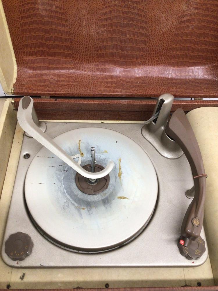 A VINTAGE B.S.R RECORD PLAYER - Image 2 of 5
