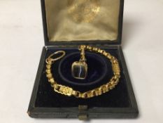 A VICTORIAN YELLOW METAL WATCH CHAIN & FOB, 11G