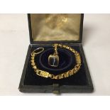 A VICTORIAN YELLOW METAL WATCH CHAIN & FOB, 11G