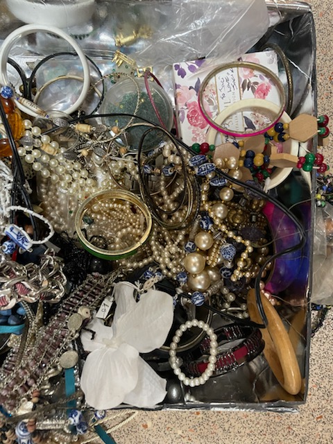 A BOX OF VINTAGE COSTUME JEWELLERY