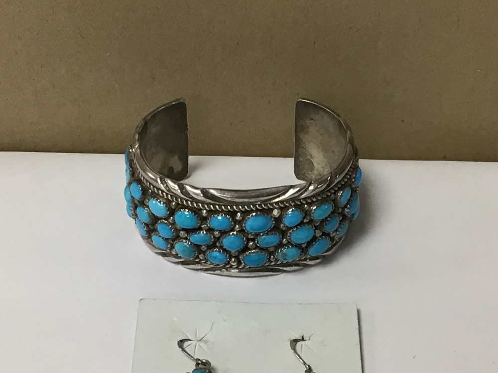 STERLING SILVER BANGLE WITH TURQUOISE STONES AND SIMILAR EARRINGS - Image 3 of 4