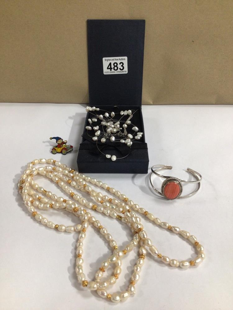 MIXED JEWELLERY ITEMS, MEXICAN SILVER BRACELET WITH OTHER SILVER, AND MORE