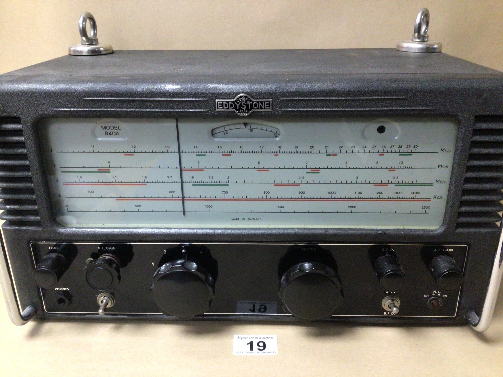 A 1950'S RADIO/RECEIVER BY EDDYSTONE MODEL 840A IN BLACK METAL CASING - Image 2 of 7