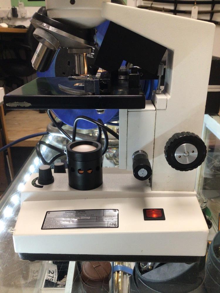 A CASED ELECTRIC MICROSCOPE BY HOWDEN AND WADE (THERMAL CONTROL) - Image 7 of 10