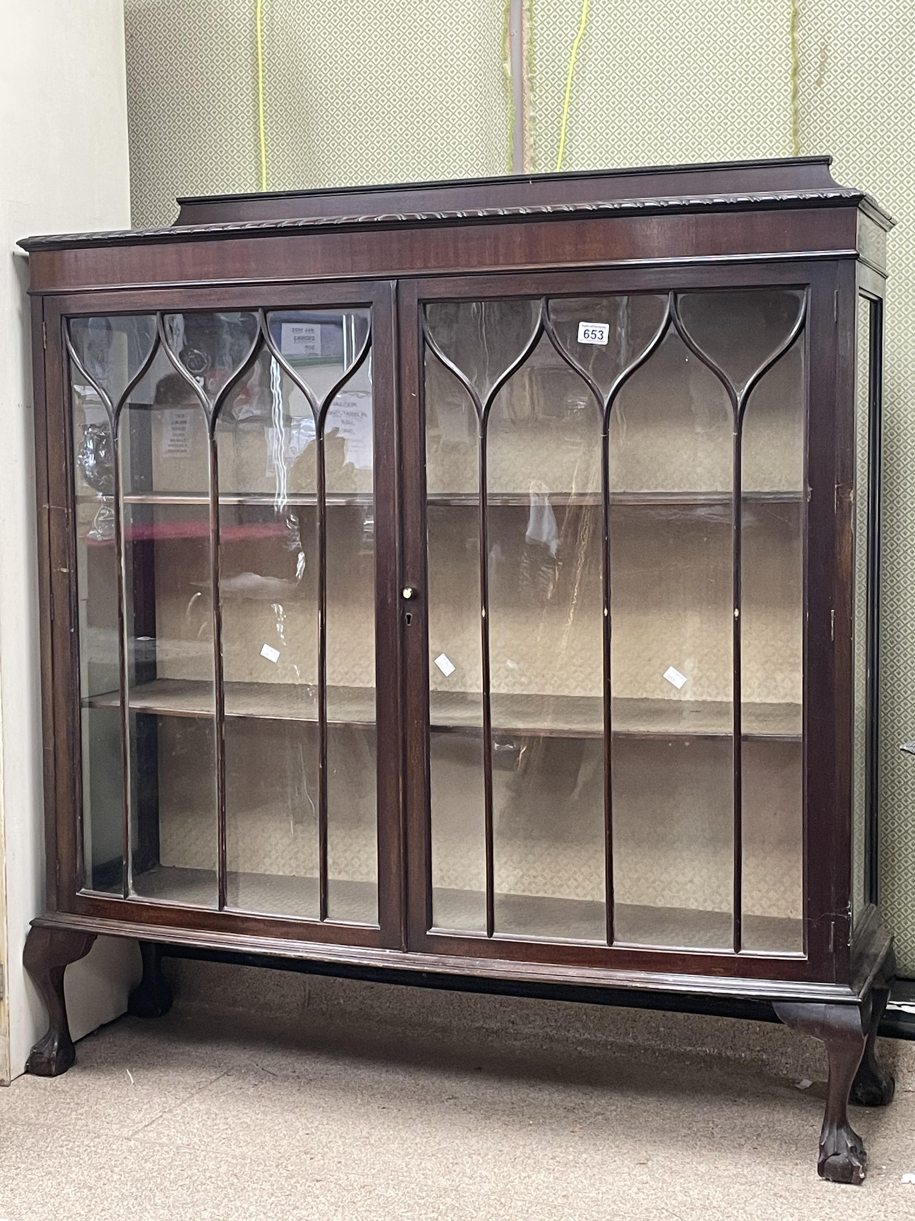 A MAHOGANY BOW FRONTED DISPLAY CABINET ON BALL AND CLAW FEET, 122 X 136CM - Image 2 of 2