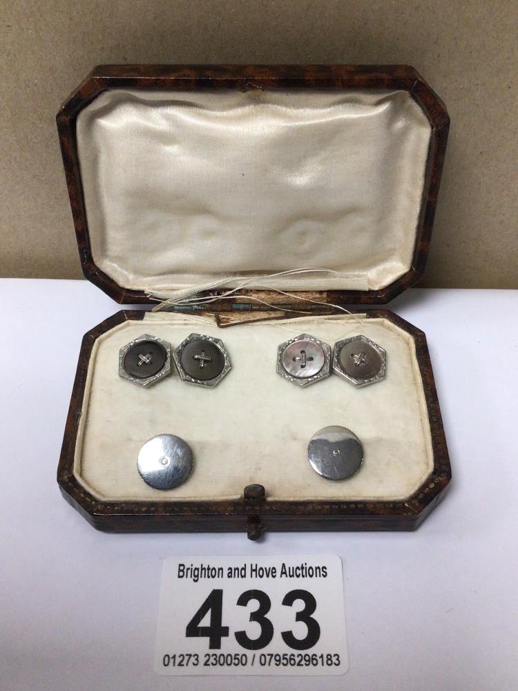 A CASED ART DECO GENTS CUFFLINK & BUTTON SET