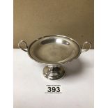 A HALLMARKED SILVER CIRCULAR PEDESTAL BON BON DISH WITH SCROLL HANDLES, 15CM, 118G