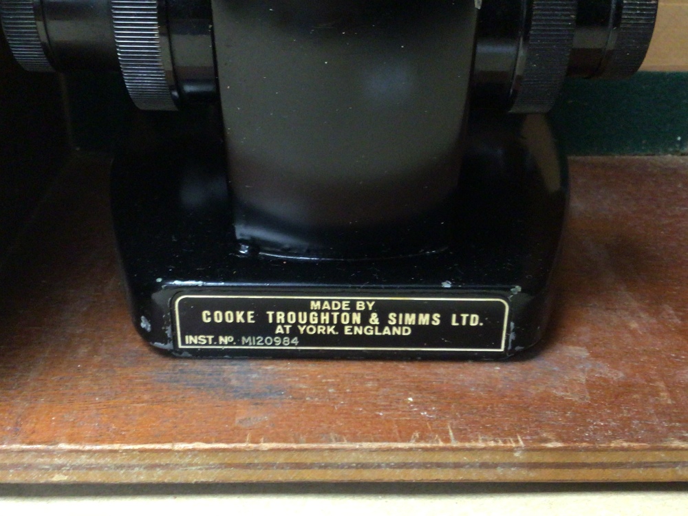 CASED MICROSCOPE FROM COOKE TROUGHTON AND SIMMS LTD (M12094) - Image 9 of 9