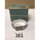 A HEAVY HALLMARKED SILVER SOLID BANGLE WITH UNUSUAL BUCKLE CLASP (BOXED), 54G