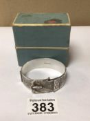 A HEAVY HALLMARKED SILVER SOLID BANGLE WITH UNUSUAL BUCKLE CLASP (BOXED), 54G