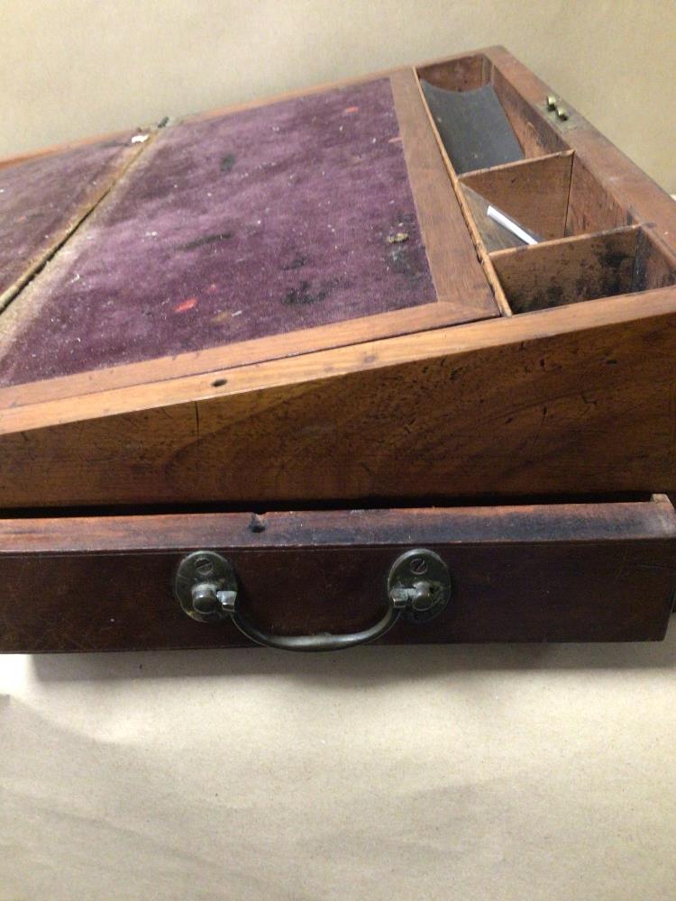 A LARGE MAHOGANY 19TH CENTURY WRITING SLOPE - Image 5 of 5