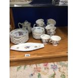 WEDGWOOD OF ETRURIA, POTPOURRI PATTERN DINNER, AND TEA SERVICE, THIRTY-NINE PIECES