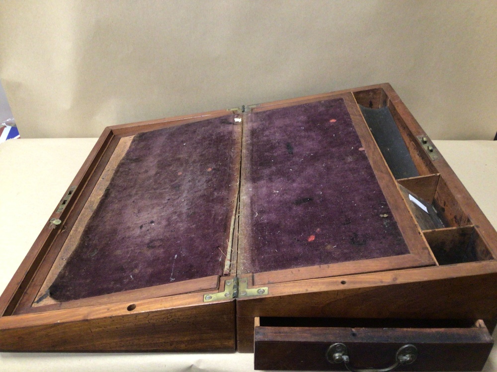 A LARGE MAHOGANY 19TH CENTURY WRITING SLOPE - Image 2 of 5