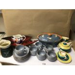 A MIXED COLLECTION OF MIXED POTTERY, INCLUDES PART SETS OF DENBY ‘REFLECTIONS’ AND GRAY’S POTTERY