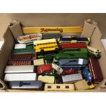 A MIXED COLLECTION OF DIE-CAST MODEL VEHICLES (BUSES, TRAMS, AND CARS), INCLUDES CORGI, LESNEY,