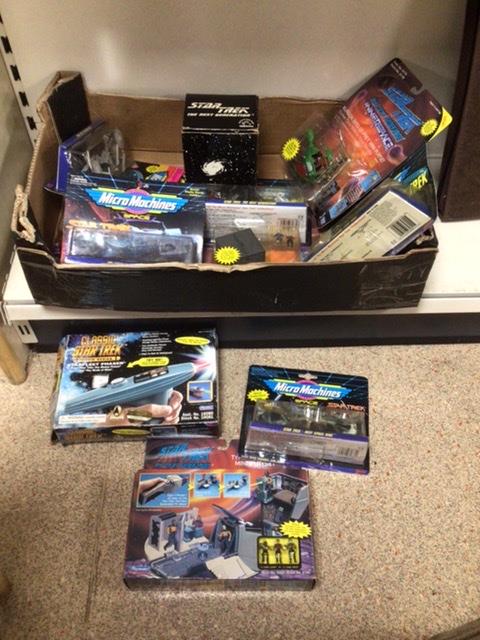 A QUANTITY OF BOXED STAR TREK TOYS, STAR FLEET PHASER MICRO MACHINES, MODELS, AND MORE