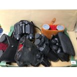 A COLLECTION OF BINOCULARS (MOST CASED), MIRANDA 8X40, SEAL 12-36X70, TASCO 20X50MM, AND MORE