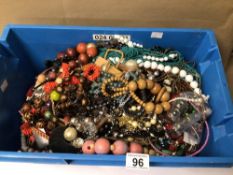 A LARGE COLLECTION OF MIXED COSTUME JEWELLERY