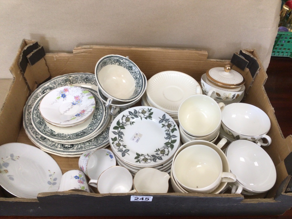 A MIXED SELECTION OF CROCKERY, INCLUDES MASON’S, WELLINGTON, WEDGWOOD, AND MORE SOME A/F