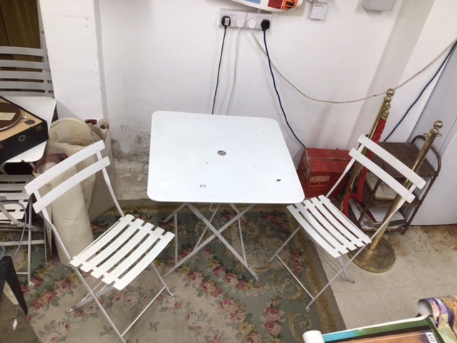 WHITE METAL FOLDING GARDEN TABLE WITH TWO METAL FOLDING CHAIRS - Image 3 of 4