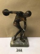 A BRONZED STATUE OF A DISCUS THROWER ON A MARBLE BASE, 18CM