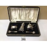 HALLMARKED SILVER THREE PIECE CONDIMENT SET WITH SPOONS, CASED, 116G